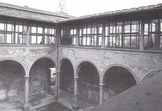 Chiostrino dei morti, Via degli Alfani